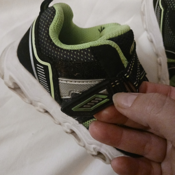 Athletic Works light up toddler sneakers - Picture 5 of 16